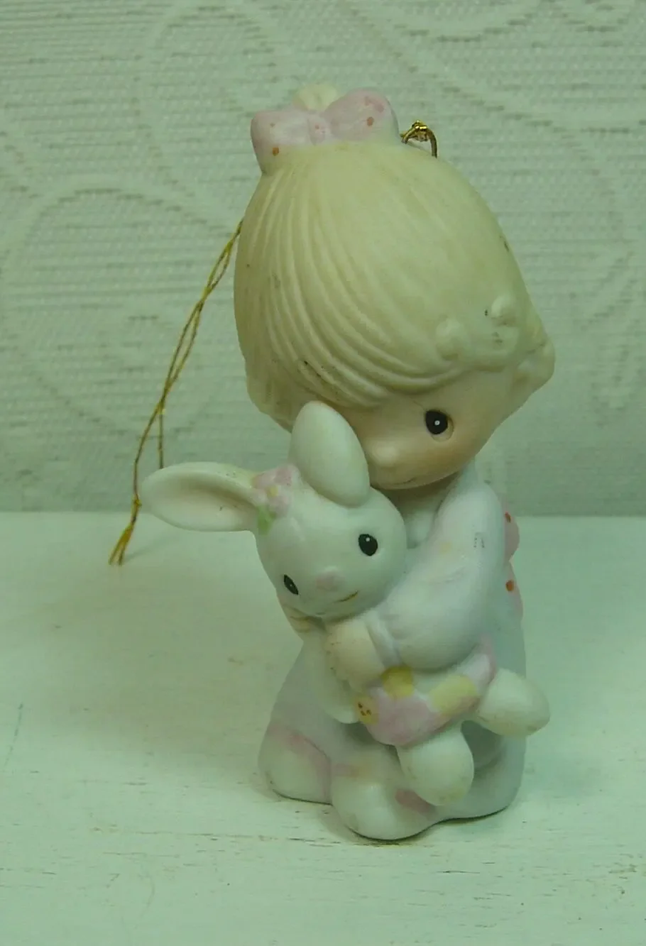 VINTAGE PRECIOUS MOMENTS JONATHAN & DAVID ORNAMENT-GIRL WITH BUNNY-1980
